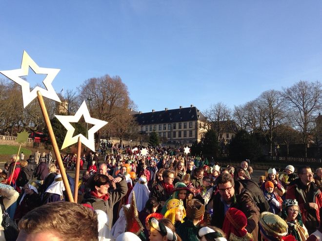 Einzug aller Sternsinger in den Dom